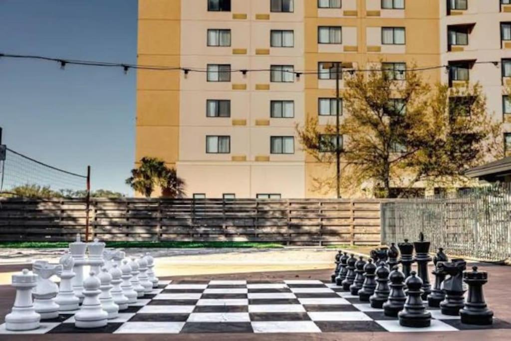 Lux Suite /King Bed /Free Parking/Pool/First Floor Houston Extérieur photo