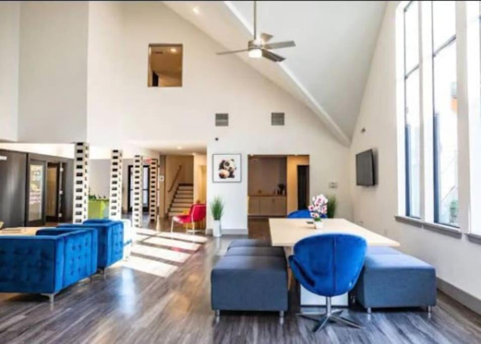 Lux Suite /King Bed /Free Parking/Pool/First Floor Houston Extérieur photo