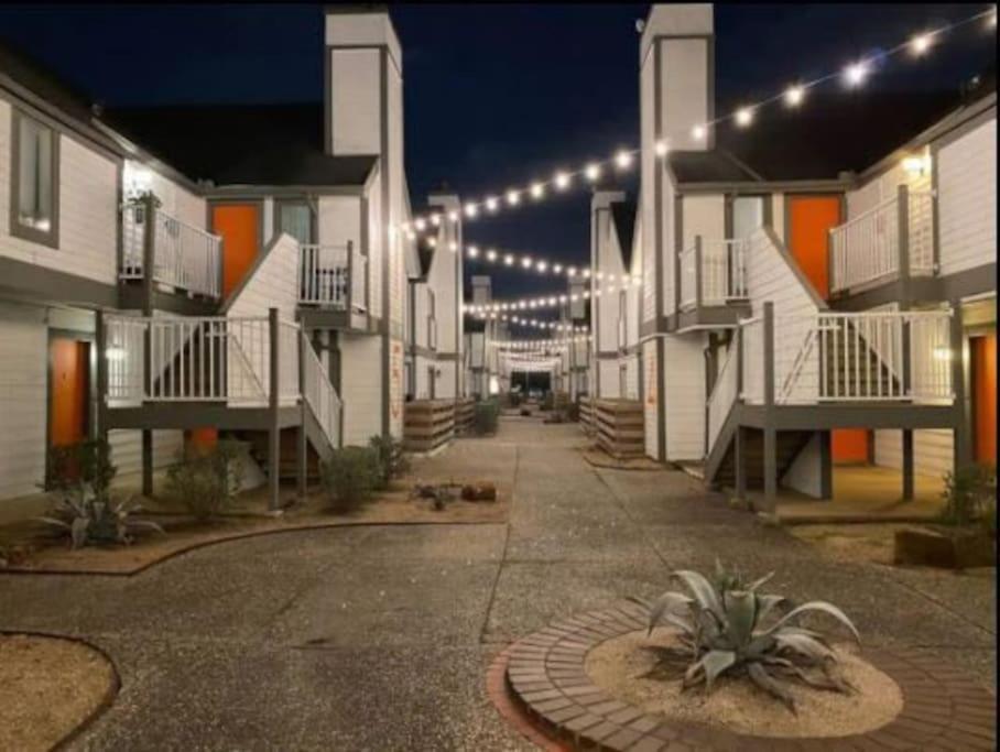 Lux Suite /King Bed /Free Parking/Pool/First Floor Houston Extérieur photo