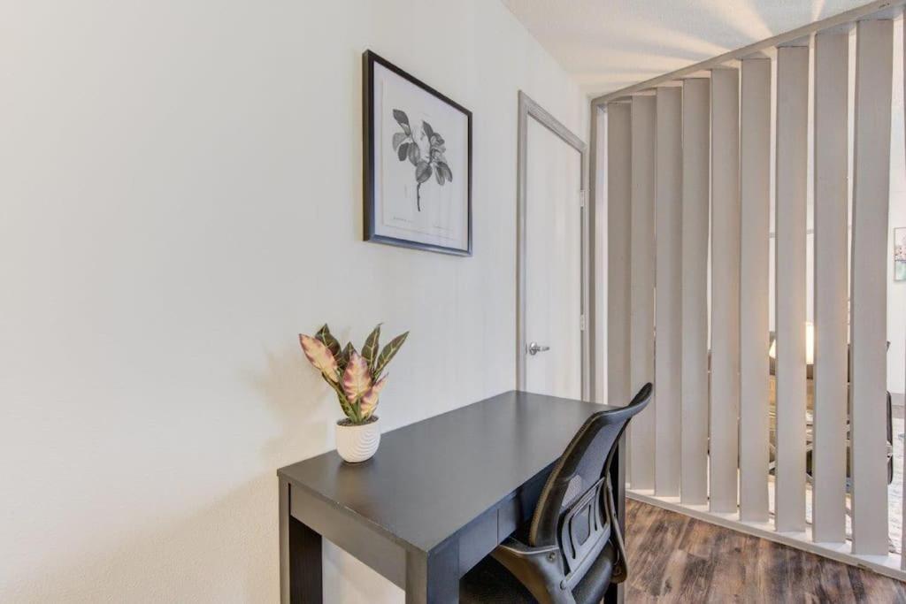 Lux Suite /King Bed /Free Parking/Pool/First Floor Houston Extérieur photo